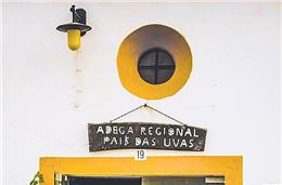 À mesa: Cozinha regional e vinho da talha