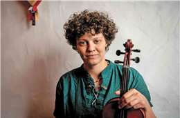 Ana Santos: “As histórias e lendas que moram na planície alentejana ocupam-me o imaginário”