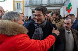 Candidato presidencial esteve na cidade em contacto com a população