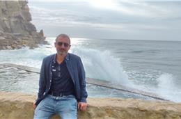 “Foi na poesia que encontrei o meu talento para me exprimir através da escrita”