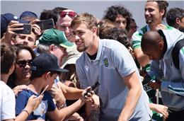 Sportinguistas em euforia no aeroporto de Beja