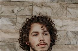 “Tocar implica ouvir música e conhecer diferentes formas e expressões de arte”