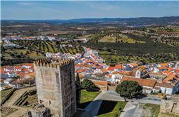 Álvaro Azedo, Hélder Transmontano e Paula Ramos olham para o concelho de Moura