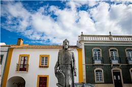 “No quadro de dificuldades que estamos  a viver não excluímos a possibilidade de reforçarmos os apoios municipais”