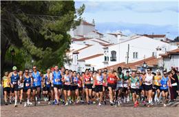 Daniel Martins, piloto aviador e formador de voo em aeronaves  Epsilon TB30 na BA n.º 11 (Beja), bateu o recorde da distância
