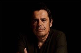 “Canções a meio da vida onde me reencontro e reconstruo”