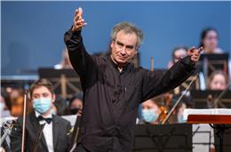 Roberto Pepez: 'Tocar, compor, dirigir, ensinar, são órgãos do mesmo corpo, quando o músico integro'