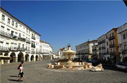 Covid-19: Turismo em Évora aumenta de “forma lenta”