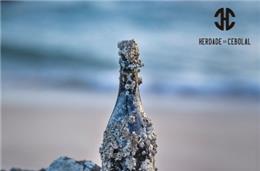 Herdade do Cebolal coloca garrafas no fundo do mar