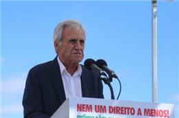 Jerónimo acusa Governo de 'vender gato por lebre'