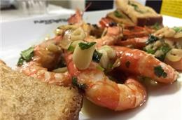 À Mesa: Pátio montemorense com petiscos e muito mais