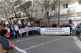 Utentes e enfermeiros do litoral alentejano protestam em Lisboa