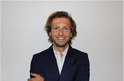 “Escrevo não só para preservar (…) histórias, mas também para dar voz a pessoas e tradições”