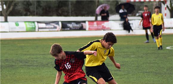 Seleção Distrital Masculina de Futebol Sub-14 fecha Torneio Vila dos  Gamas na terceira posição