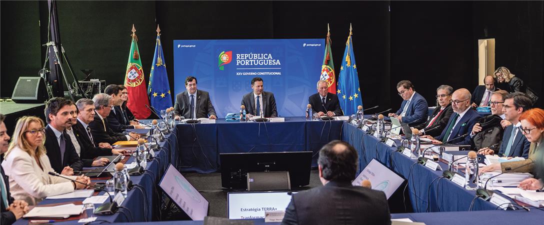 Governo anuncia três novas automotoras bimodo para Beja