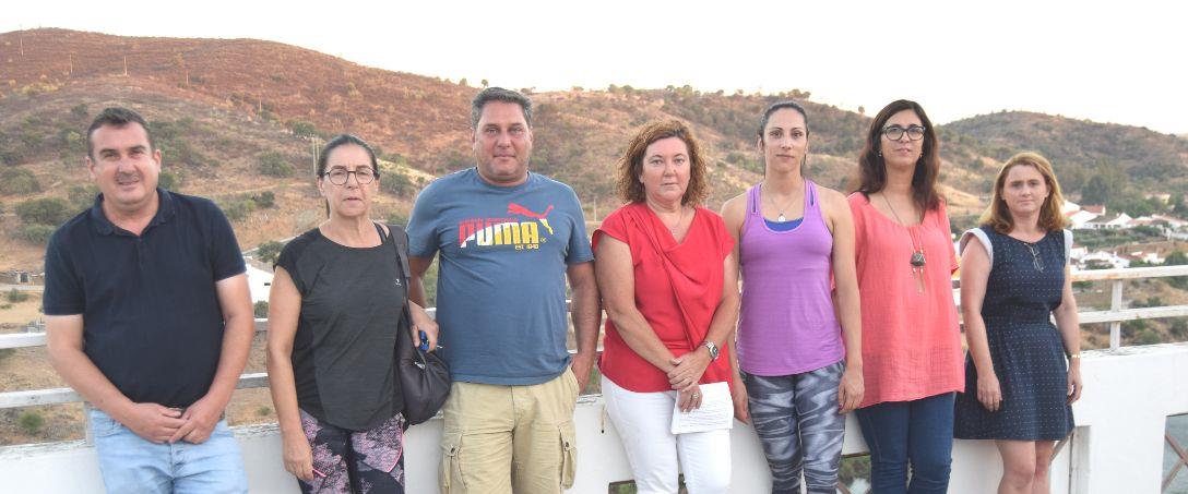 Fernanda Mestre (ao centro) acompanhada por alguns elementos do novo executivo