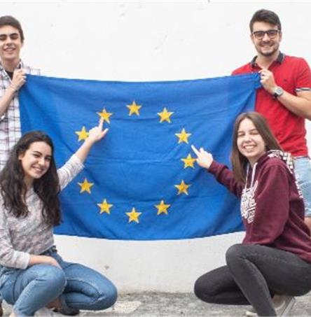 Grupo de jovens que vota pela primeira vez | Foto de José Serrano